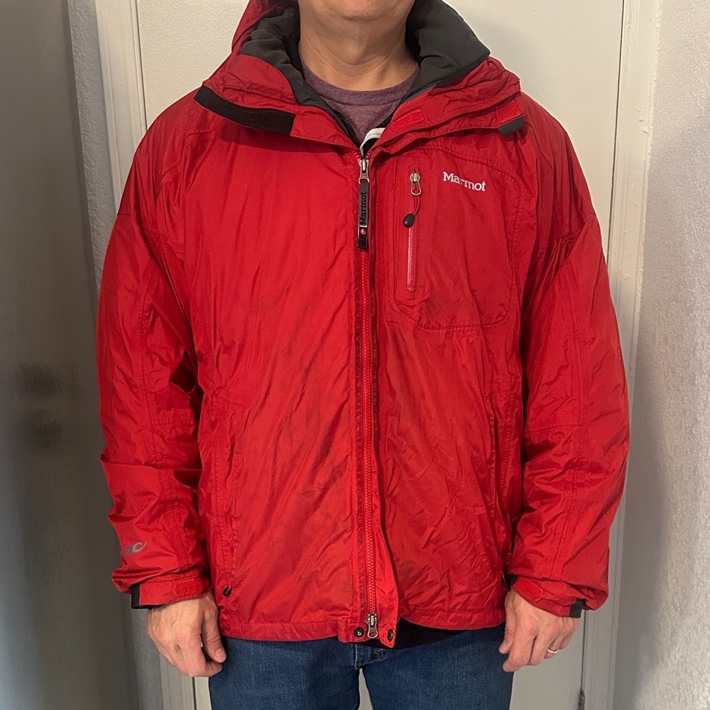 Marmot Men's Red 3 in 1 Ski Jacket, puffer inner layer (Dark Gray Inner layer)